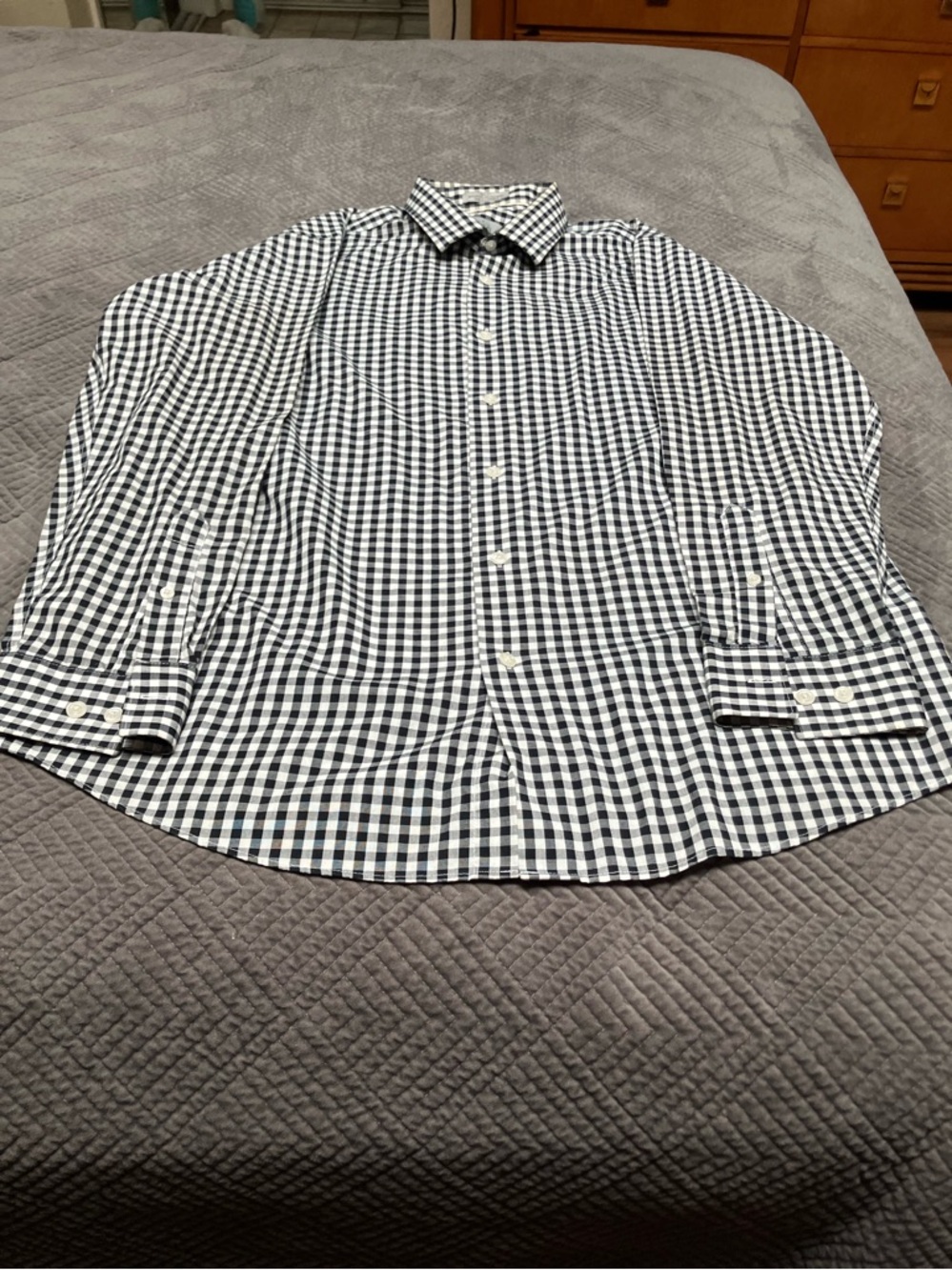 Haggar H 26 Men's Black & White Check Long-Sleeve Slim fit, Button-Up Shirt. 661